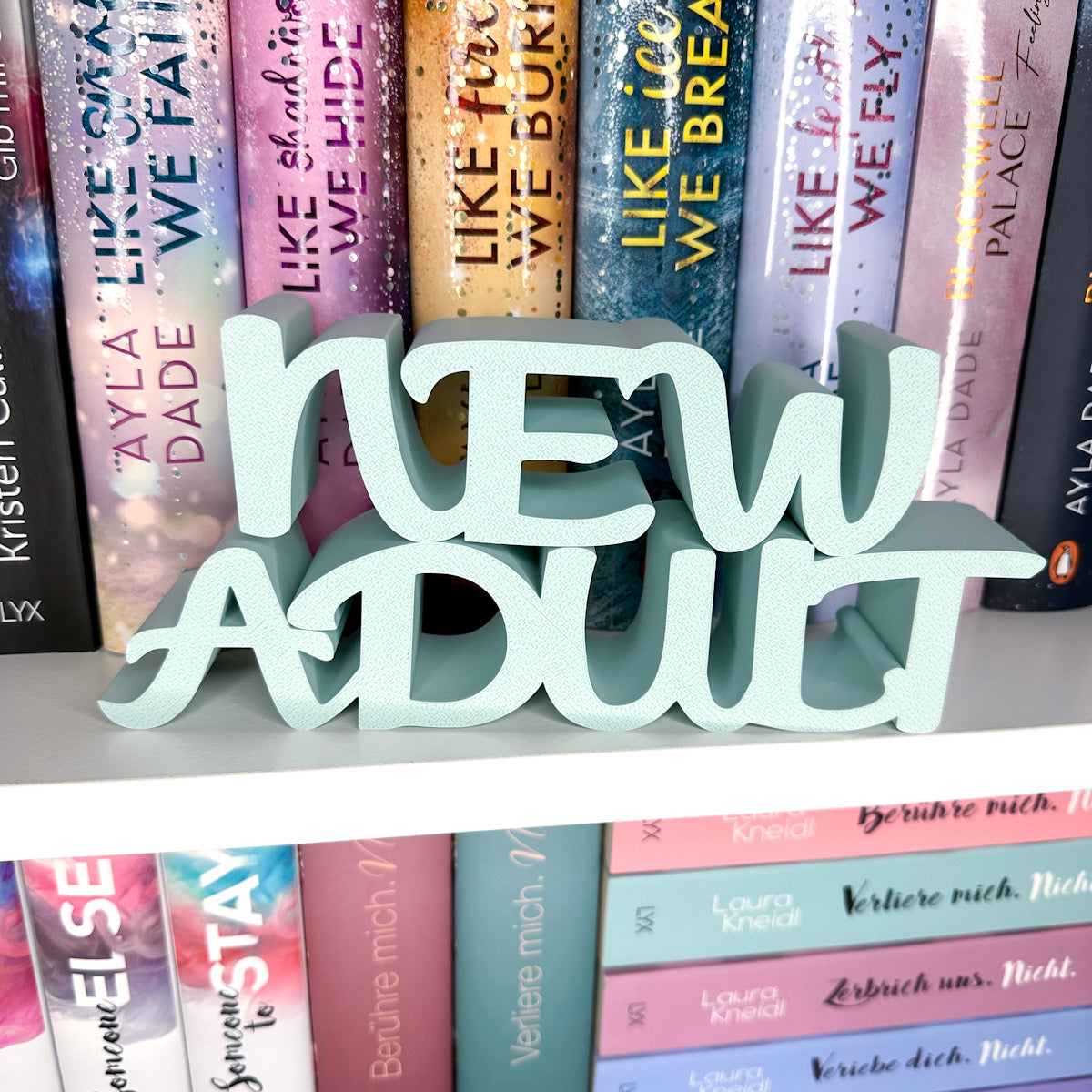 "New Adult" Buch-Aufsteller | Bücherregal Dekoration