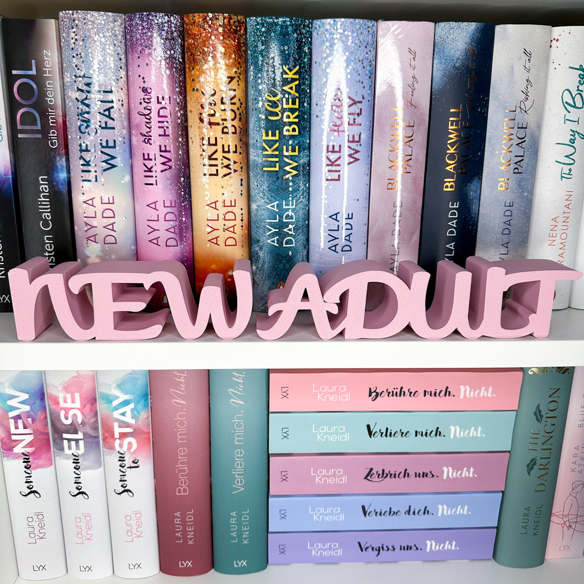"New Adult" Buch-Aufsteller | Bücherregal Dekoration